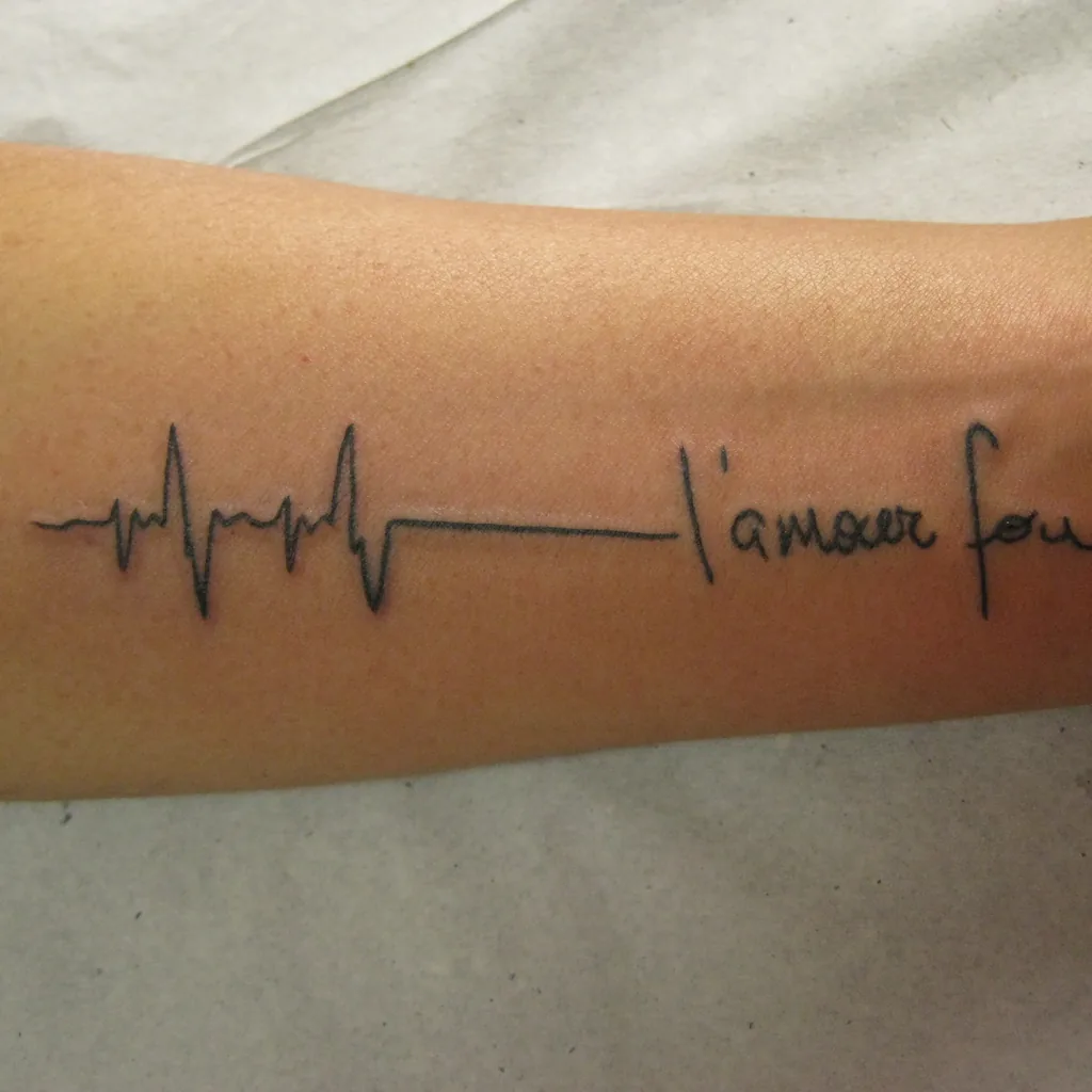 A square crop of the same healed fine-line piece.