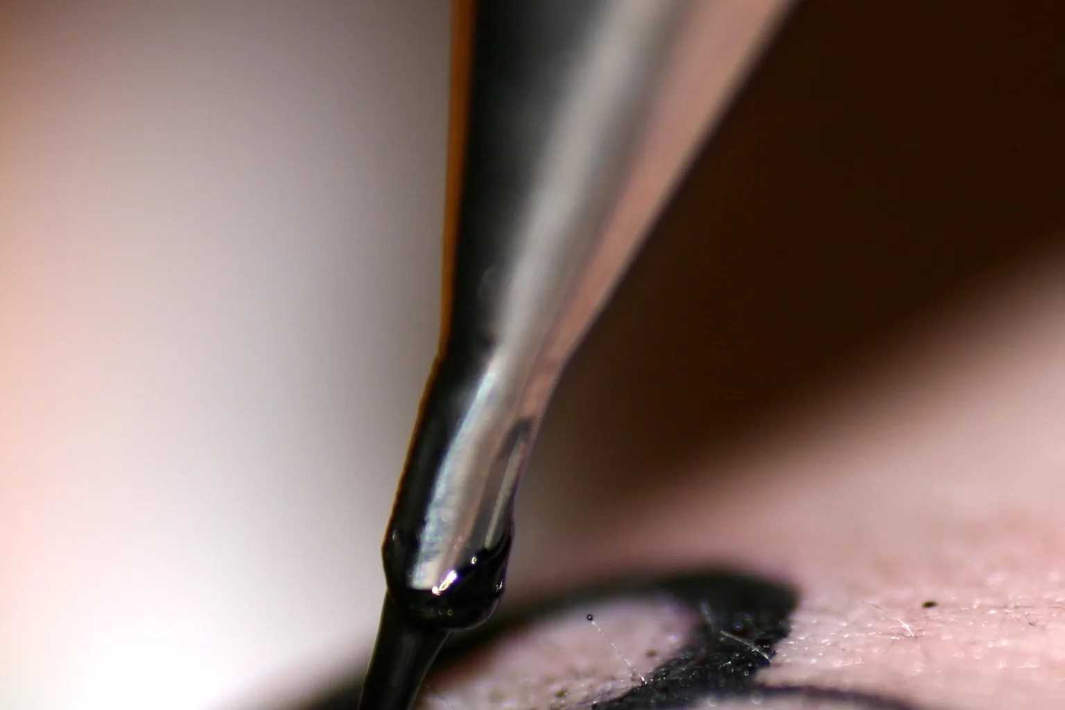 The needle at the point of contact