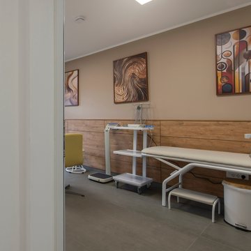 Procedure room with a treatment couch and instrument trolley
