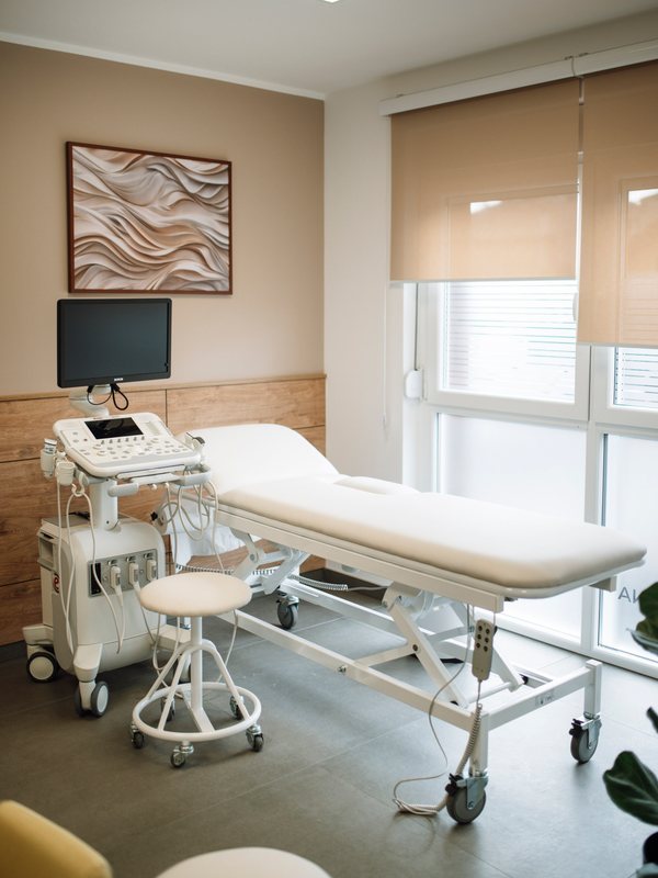 Examination room with an ultrasound console and a treatment bed