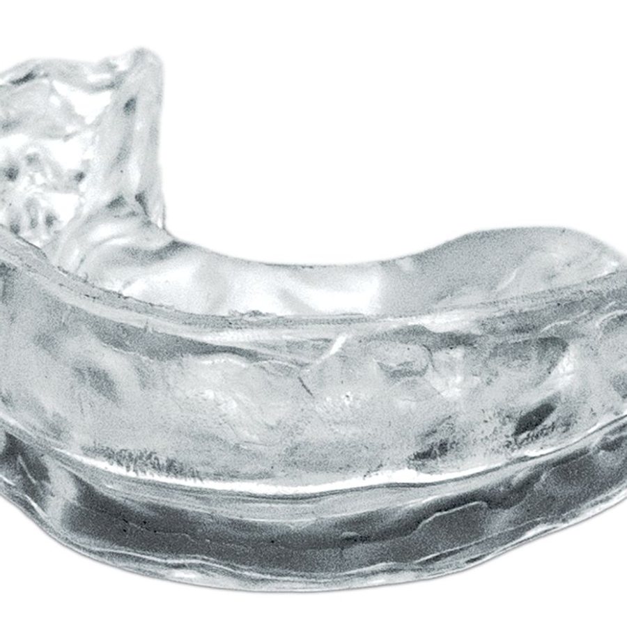 A clear aligner tray