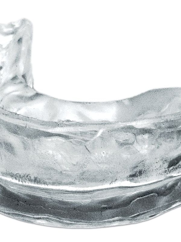 A clear aligner tray