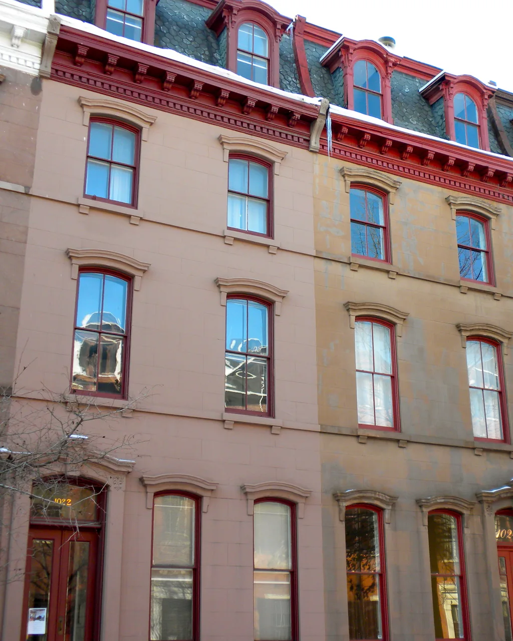 A Philadelphia rowhouse block on Spruce Street