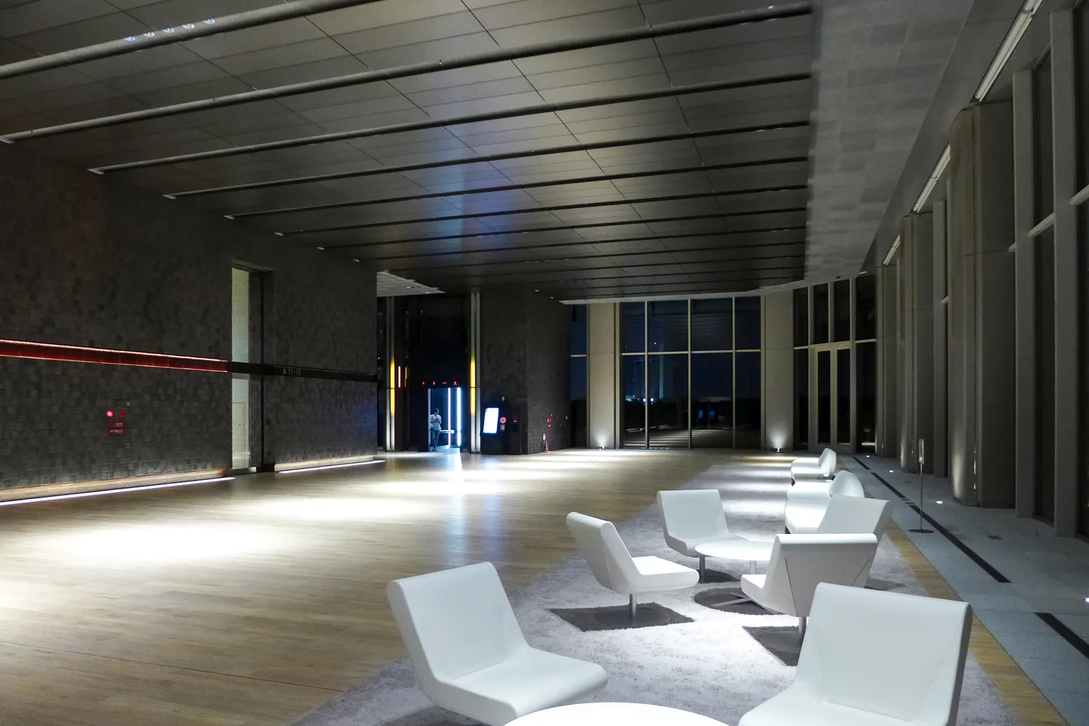 An empty office floor with lounge seating between occupancies