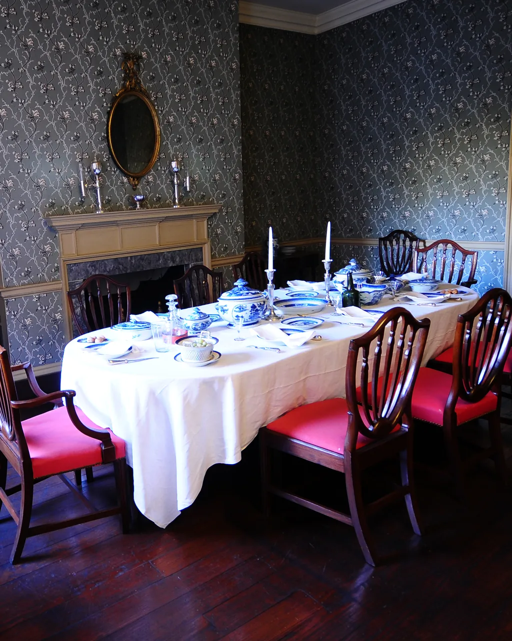 A vertical view of the laid table and its candlesticks.